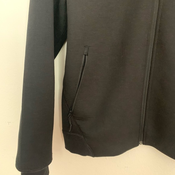 The North Face men’s black jacket - Picture 5 of 9